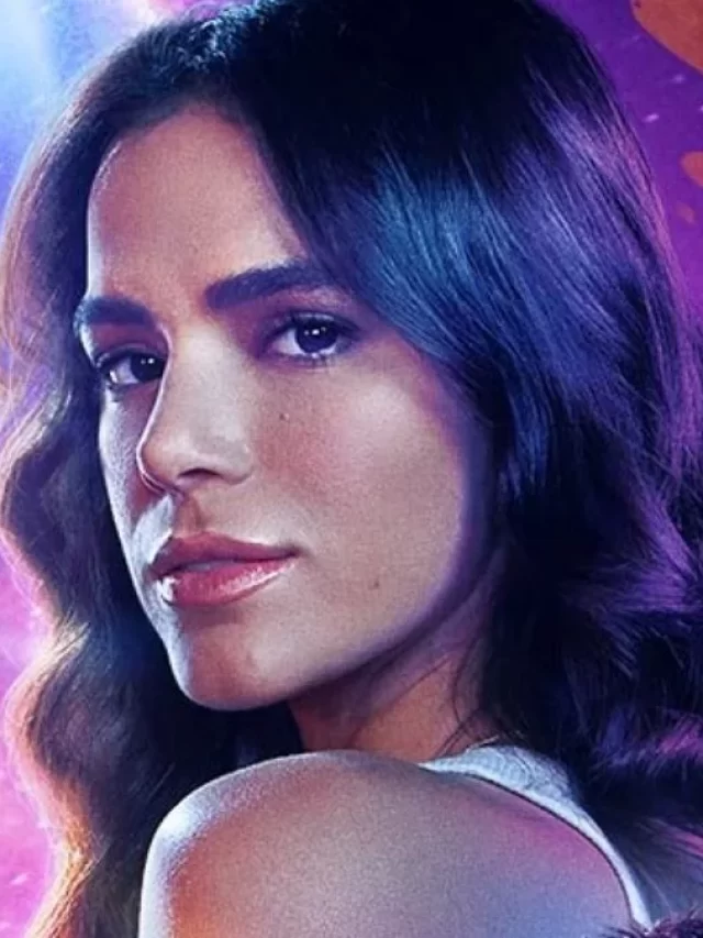 Bruna-Marquezine-em-cartaz-de-Besouro-Azul - filme comentado