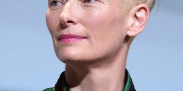 Tilda_Swinton_(28352184350)_(cropped)