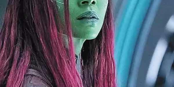 a-atriz-zoe-saldana-caracterizada-como-a-personagem-gamora-em-cena-de-guardioes-da-galaxia-vol-3_1_58086